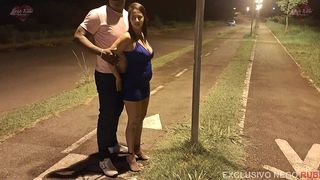 ARREBENTEI A BUCETA DA BRUNA SANTINY NO MEIO DA RUA E O MARIDO FILMANDO