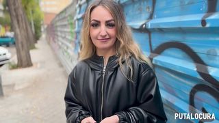 PUTALOCURA - LA TEEN ESPANOLA CULONA LABONA CLOXY ES PILLADA POR TORBE Y SE TRAGA TODO