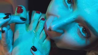 PLEASE SUCK MY STICKY TOES