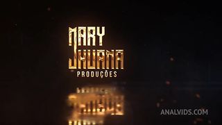 Mamae noel ganhou dois consolos do Papai noel e fez uma DP ate gozar - Mary Jhuana