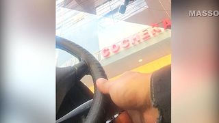 NO TENIA EFECTIVO Y EL TAXISTA ME PROPUSO COGER EN UN MOTEL PARA PAGAR POR EL VIAJE; ACEPTE PORQUE NO TENIA EFECTIVO.