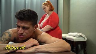 BBW COUGAR SEDUCES THE BARTENDER INTO FILLING UP HER FAT JUICY PUSSY