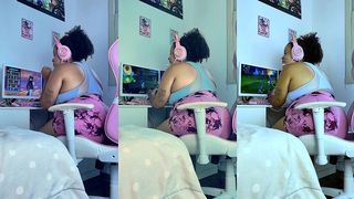 BBW GAMER GIRL FARTING FOR ONLINE FRIENDS
