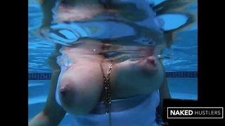 PAWG BADDIE IN SWIMMING POOL TWERKS AND FUCKS HER WET PUSSY