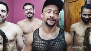 Levei elas para uma suruba e gostaram dos meus amigos que apresentei a elas - DP