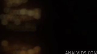 Gozei no banheiro de casa escondida colocando o dedo no cuzinho e o dildo enorme na buceta- Mary Jhuana