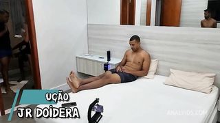 Bastidoresda gravacao com a safada Eva Perez em sua primeira vez no canal dando cu na pele, fazendo Dp e ganhando leite dos novos amigos