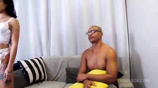 Negao ama atolar a vara enorme na magrinha