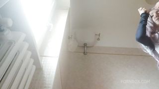 Pee and Farts very hard on the wc with Chantal Channel