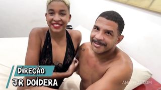 Na primeira vez no canal a safada Rebeca Olew deixou botar ate no cu e bebeu leite