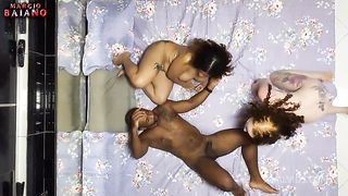 Vai amor, me fode que vou gozar, mete na minha bucetinha! vamos fazer ela beber todo o seu leitinho