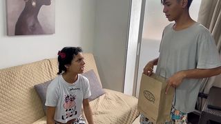 BUSCO UN PRETEXTO PARA FOLLAR BIEN DURO Y RICO A MI NUEVA VECINA Y VENIRMELE EN SUS RICAS TETAS.