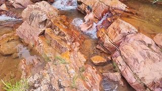 RISKY SEX ON THE WATERFALL TRAIL WITH A LOT OF ADRENALINE AND WE WERE DYING OF FEAR OF BEING CAUGHT, THE BIG DICK CAME INSIDE MY ASS. LUNA OLIVEIRA E VAGNINHO