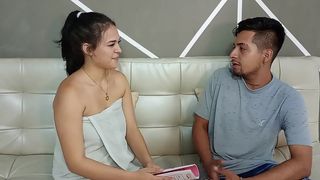 ME FOLLO A MI HERMANASTRO EL VIRGEN Y LE HAGO VOTAR SU LECHE EN MIS TETAS.