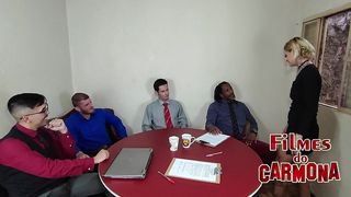 EMPRESA COMEMORA OS LUCROS DO ANO COM ORGIA ENTRE OS FUNCIONARIOS