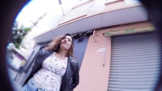 ME VOY DE COMPRAS CON LA AMIGA DE MI NOVIA Y ESTA CHICA ME LA FOLLO DENTRO DE LA TIENDA