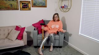 CINDY CINCINNATI - ANGRY WHORE HOUSEWIFE VIBRATES CLIT, CUMS AND SUCKS DICK