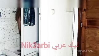 تدخل عليا مرات ابويا وانا اصور فيديو لصديقتي فتسخن و تلحسلي طيزي وابول في طيزها