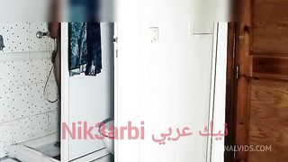 تدخل عليا مرات ابويا وانا اصور فيديو لصديقتي فتسخن و تلحسلي طيزي وابول في طيزها