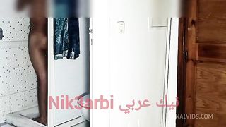 تدخل عليا مرات ابويا وانا اصور فيديو لصديقتي فتسخن و تلحسلي طيزي وابول في طيزها