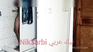 تدخل عليا مرات ابويا وانا اصور فيديو لصديقتي فتسخن و تلحسلي طيزي وابول في طيزها