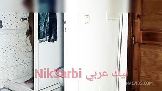 تدخل عليا مرات ابويا وانا اصور فيديو لصديقتي فتسخن و تلحسلي طيزي وابول في طيزها