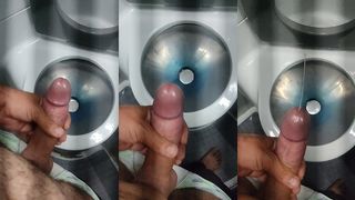 GOZADINHA NO BANHEIRO DO ONIBUS