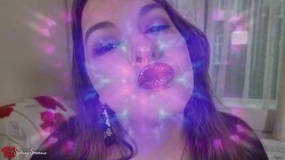 TRIPPY KISSES