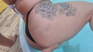 NA PISCINA NAO TEM COMO NAO PAGAR UM BOQUETE