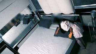 ME FOLLO POR DINERO A LA MAID Y ME CORRO EN SU BOCA