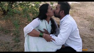 DARING INDIAN COUPLE FUCKING IN OPEN JUNGLE OUTDOOR SEX