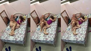 A NOVINHA SO QUER FICAR NO CELULAR FALANDO COM O NAMORADO ESSA SAFADA