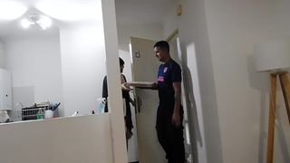 EL CADETE DE LA PIZZERIA ME METE SU ENORME VERGA HASTA EL FONDO DEL CULO