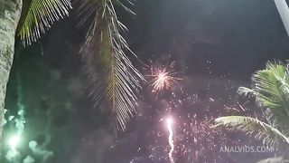 Encontrei a vizinha no reveillon na praia