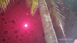 Encontrei a vizinha no reveillon na praia