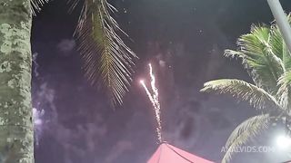 Encontrei a vizinha no reveillon na praia