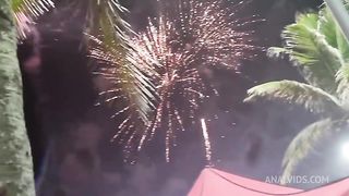 Encontrei a vizinha no reveillon na praia