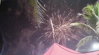 Encontrei a vizinha no reveillon na praia