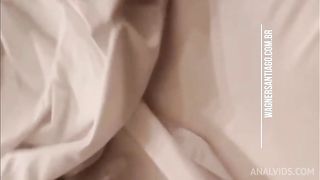 Na viagem de ferias conheci uma morena safada e rolou sexo anal