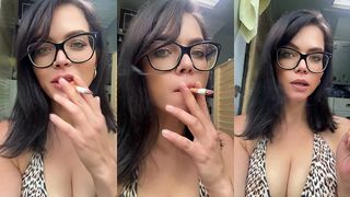 SELFIE VIDEO SMOKING IN GLASSES