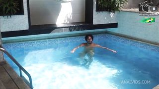 Anal in the pool