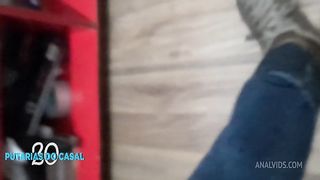 Coroa rabuda calls a pc technician to fix it and pays with pussy and ass tea.