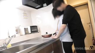清楚系大◯生彼女と同棲１日目。布団でえっちを待ってたけど我慢できずにキッチンで。。