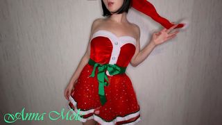 Sexy babe in Santa outfit wags her juicy ass and masturbates her juicy pussy