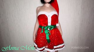 Sexy babe in Santa outfit wags her juicy ass and masturbates her juicy pussy