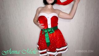 Sexy babe in Santa outfit wags her juicy ass and masturbates her juicy pussy