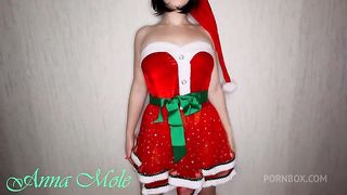 Sexy babe in Santa outfit wags her juicy ass and masturbates her juicy pussy