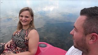 HEIMLICHER TRETBOOTSEX!!! FREMDFICK PUBLIC AUF DEM SEE!