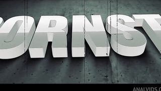 Loirinha safadas se exibindo no carro e dando cuzinho na praca | Charlotte | LP Producoes