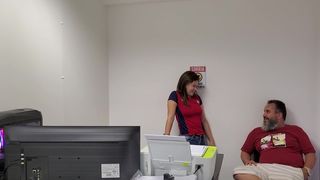 Uma ninfeta apareceu para ser atriz e levou ferro